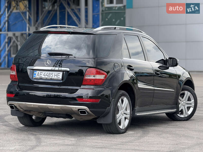 Внедорожник / Кроссовер Mercedes-Benz M-Class 2010 в Днепре
