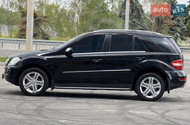 Внедорожник / Кроссовер Mercedes-Benz M-Class 2010 в 