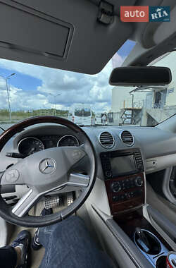 Позашляховик / Кросовер Mercedes-Benz M-Class 2011 в 