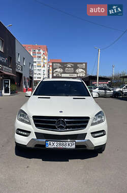 Позашляховик / Кросовер Mercedes-Benz M-Class 2011 в 