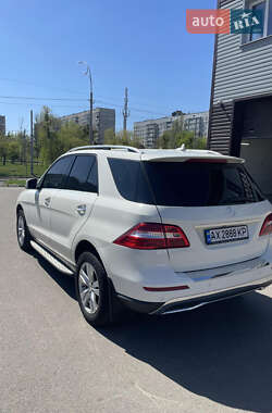 Позашляховик / Кросовер Mercedes-Benz M-Class 2011 в 