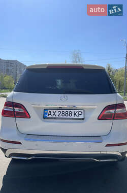 Позашляховик / Кросовер Mercedes-Benz M-Class 2011 в 