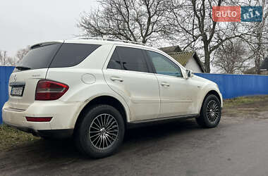 Внедорожник / Кроссовер Mercedes-Benz M-Class 2011 в Хороле