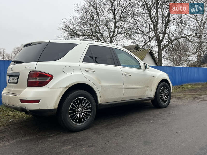 Mercedes-Benz M-Class 2011