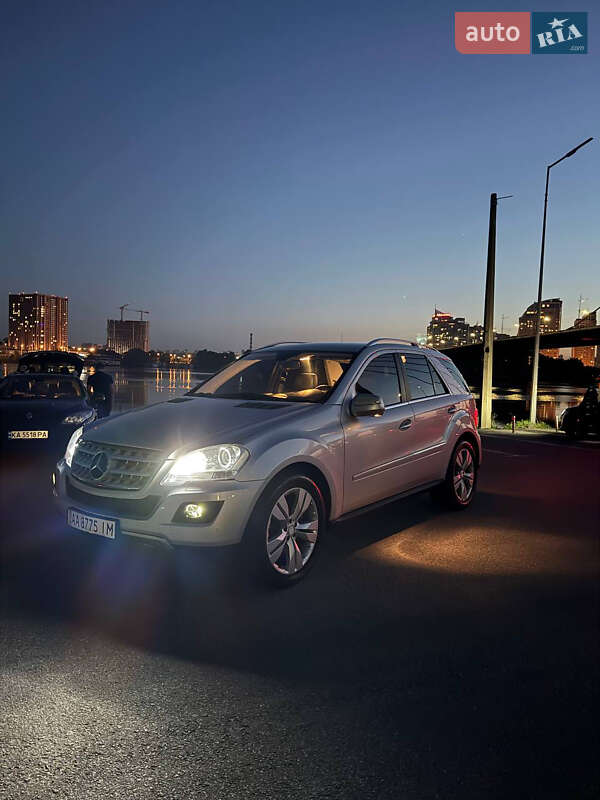 Позашляховик / Кросовер Mercedes-Benz M-Class 2010 в Києві
