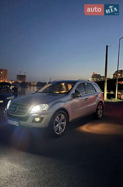 Внедорожник / Кроссовер Mercedes-Benz M-Class 2010 в 