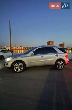 Mercedes-Benz M-Class 2010