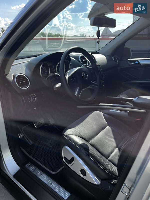 Позашляховик / Кросовер Mercedes-Benz M-Class 2010 в Києві