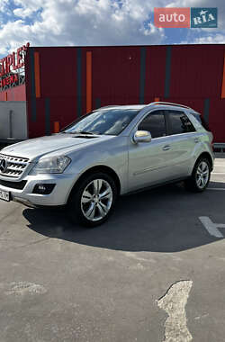 Внедорожник / Кроссовер Mercedes-Benz M-Class 2010 в Киеве