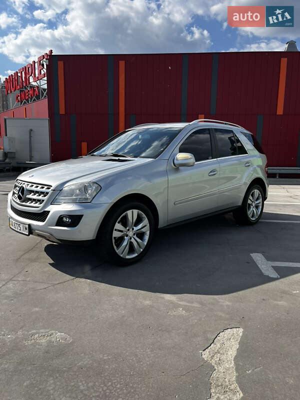 Позашляховик / Кросовер Mercedes-Benz M-Class 2010 в Києві
