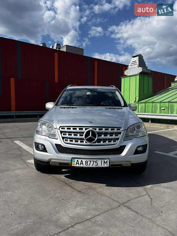 Позашляховик / Кросовер Mercedes-Benz M-Class 2010 в Києві