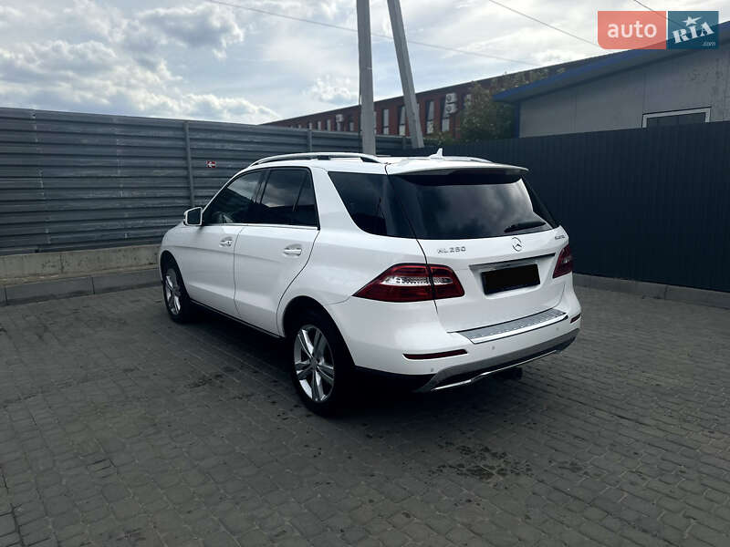 Внедорожник / Кроссовер Mercedes-Benz M-Class 2015 в Львове