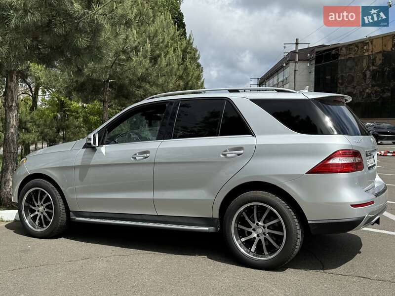 Позашляховик / Кросовер Mercedes-Benz M-Class 2014 в Одесі