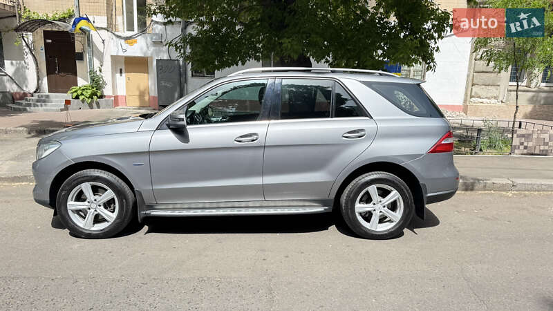 Внедорожник / Кроссовер Mercedes-Benz M-Class 2012 в Одессе