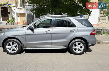 Позашляховик / Кросовер Mercedes-Benz M-Class 2012 в 