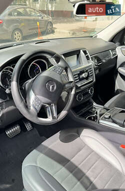 Позашляховик / Кросовер Mercedes-Benz M-Class 2012 в 