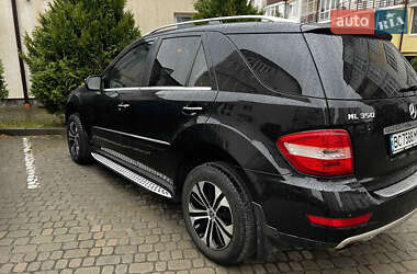 Внедорожник / Кроссовер Mercedes-Benz M-Class 2009 в 