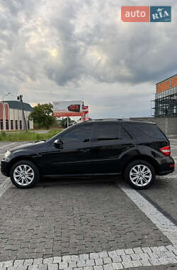 Позашляховик / Кросовер Mercedes-Benz M-Class 2010 в 