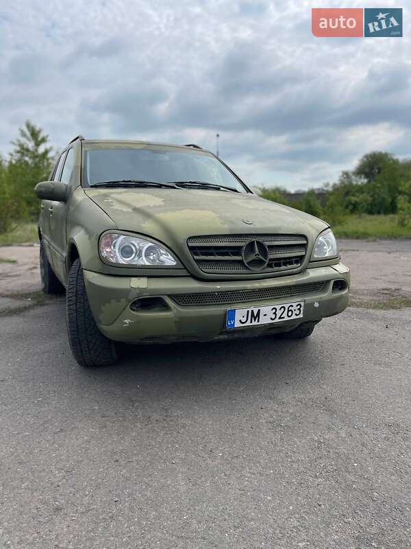 Внедорожник / Кроссовер Mercedes-Benz M-Class 2002 в Ровно