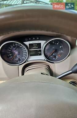 Позашляховик / Кросовер Mercedes-Benz M-Class 2006 в 