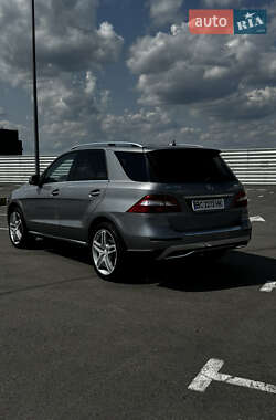 Внедорожник / Кроссовер Mercedes-Benz M-Class 2014 в 