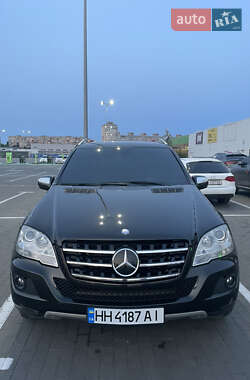 Внедорожник / Кроссовер Mercedes-Benz M-Class 2009 в 
