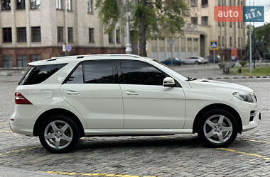 Позашляховик / Кросовер Mercedes-Benz M-Class 2013 в 