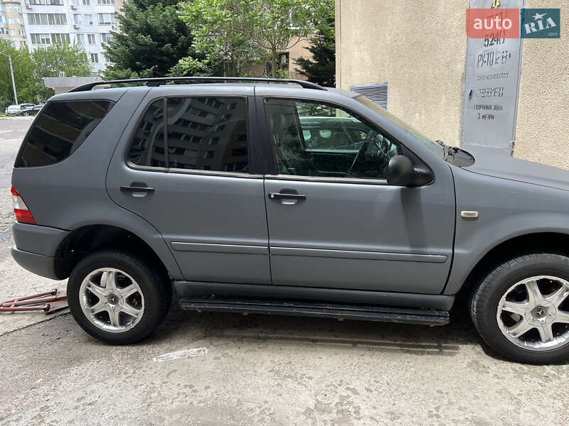 Внедорожник / Кроссовер Mercedes-Benz M-Class 2001 в Одессе