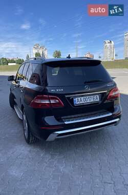 Внедорожник / Кроссовер Mercedes-Benz M-Class 2012 в 