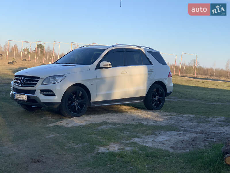 Внедорожник / Кроссовер Mercedes-Benz M-Class 2012 в Ровно