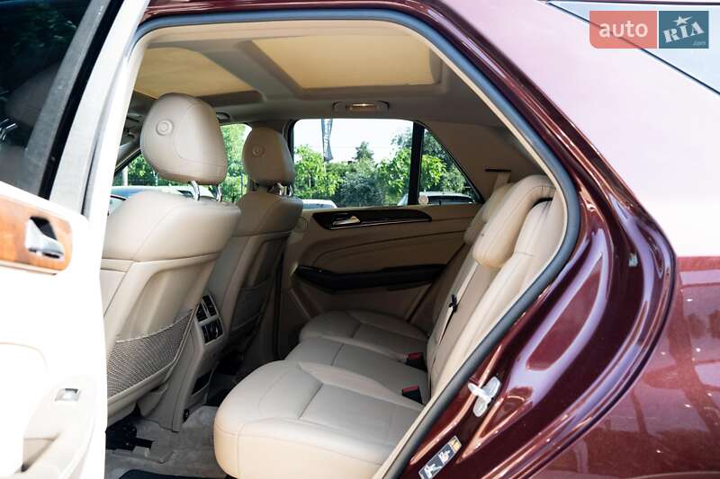 Внедорожник / Кроссовер Mercedes-Benz M-Class 2015 в Черновцах
