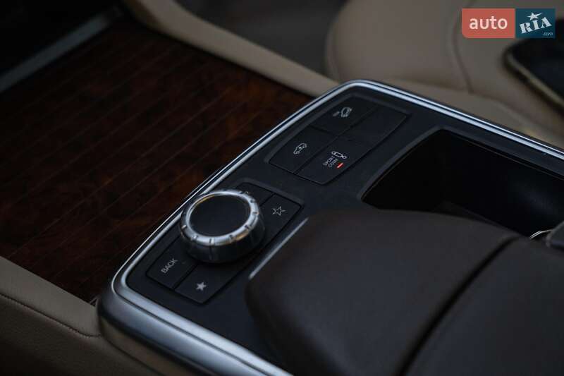 Внедорожник / Кроссовер Mercedes-Benz M-Class 2015 в Черновцах