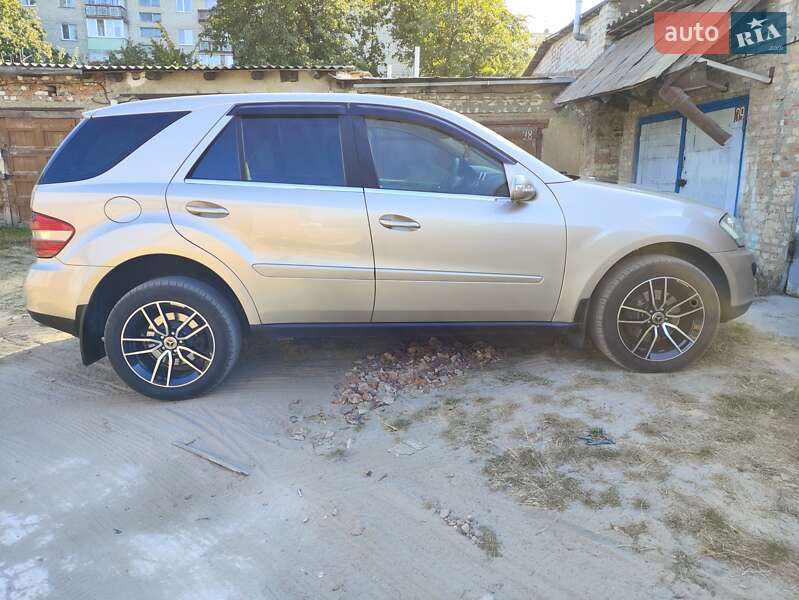 Позашляховик / Кросовер Mercedes-Benz M-Class 2006 в Шостці