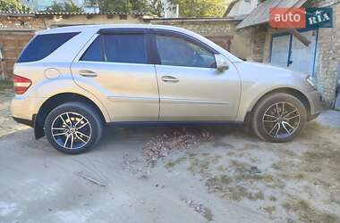 Внедорожник / Кроссовер Mercedes-Benz M-Class 2006 в 
