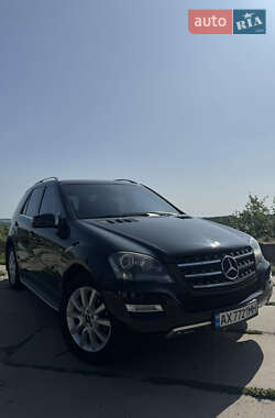 Mercedes-Benz M-Class 2010 Mercedes-Benz M-Class 2010