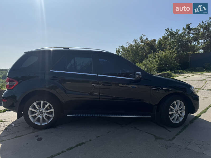 Внедорожник / Кроссовер Mercedes-Benz M-Class 2010 в Богодухове