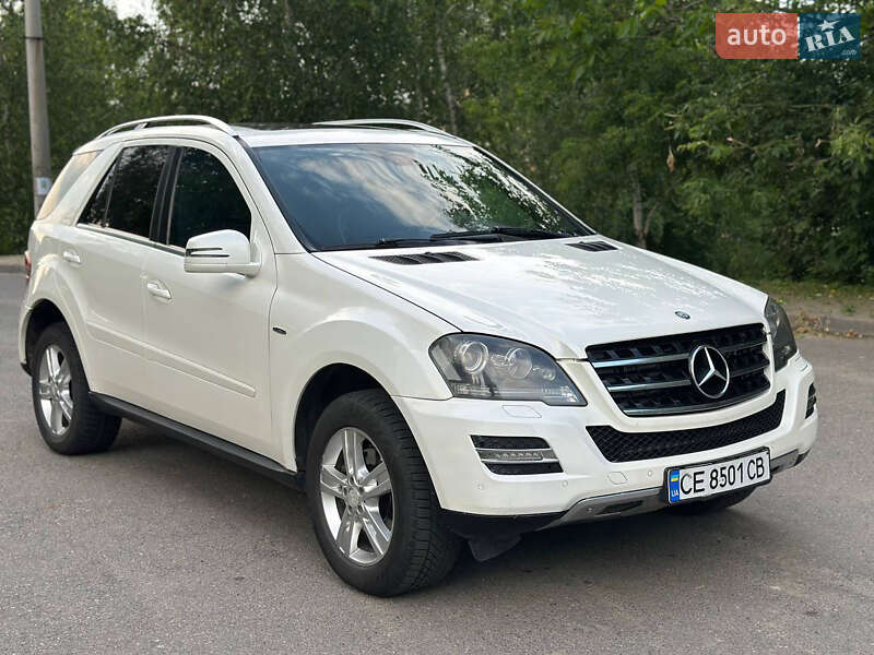Внедорожник / Кроссовер Mercedes-Benz M-Class 2010 в Черновцах