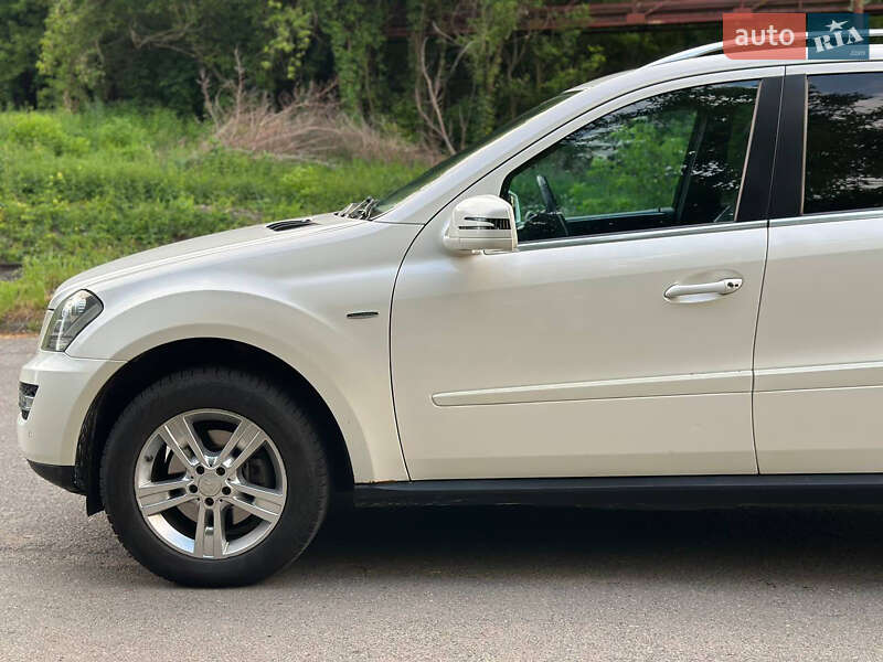 Внедорожник / Кроссовер Mercedes-Benz M-Class 2010 в Черновцах