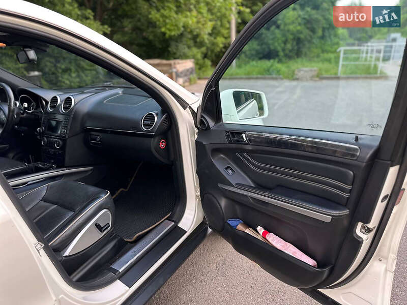 Внедорожник / Кроссовер Mercedes-Benz M-Class 2010 в Черновцах