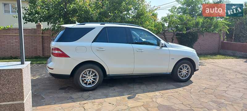 Внедорожник / Кроссовер Mercedes-Benz M-Class 2012 в Южном
