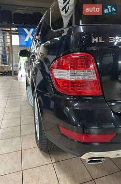 Позашляховик / Кросовер Mercedes-Benz M-Class 2010 в 
