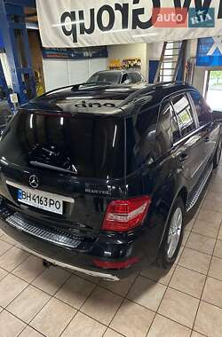 Позашляховик / Кросовер Mercedes-Benz M-Class 2010 в 