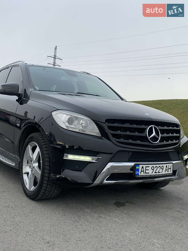 Внедорожник / Кроссовер Mercedes-Benz M-Class 2011 в Днепре