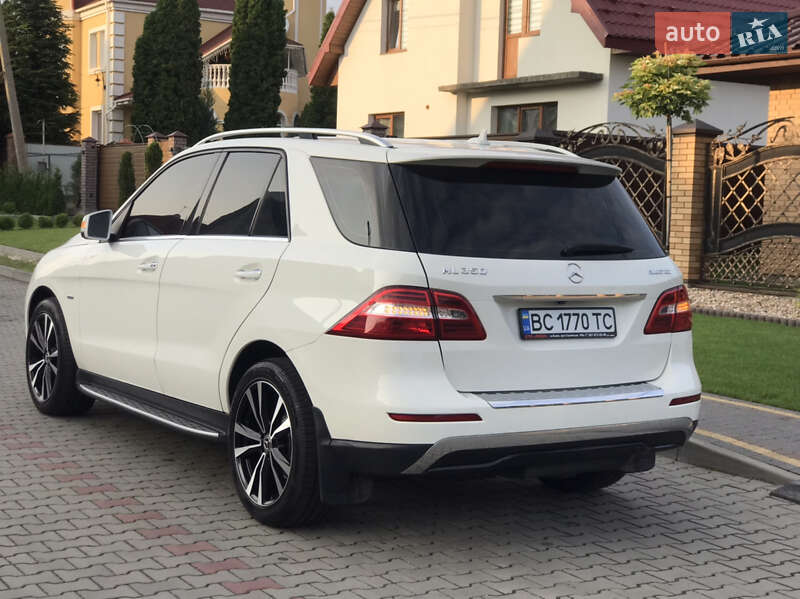 Позашляховик / Кросовер Mercedes-Benz M-Class 2012 в Луцьку