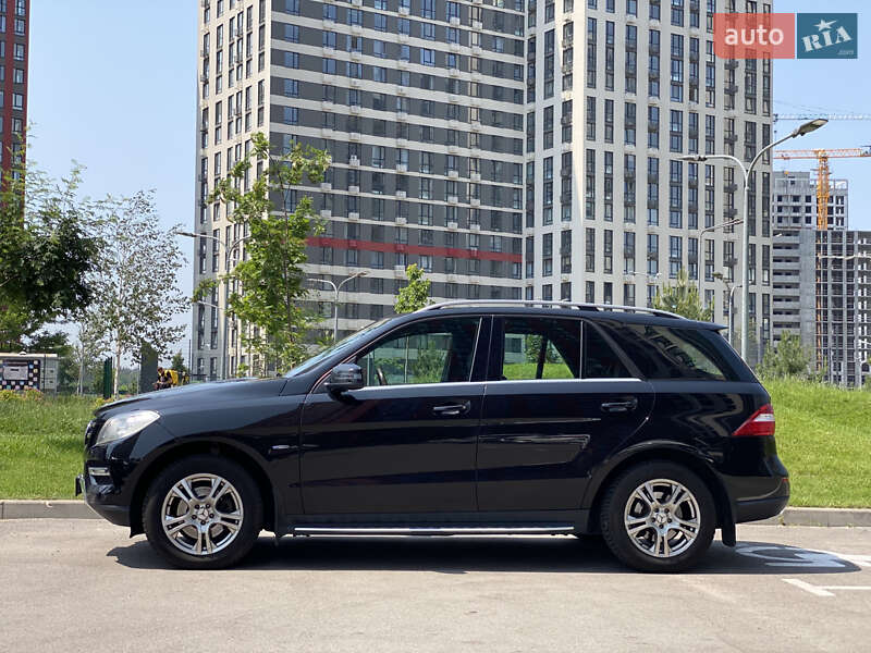 Внедорожник / Кроссовер Mercedes-Benz M-Class 2011 в Киеве