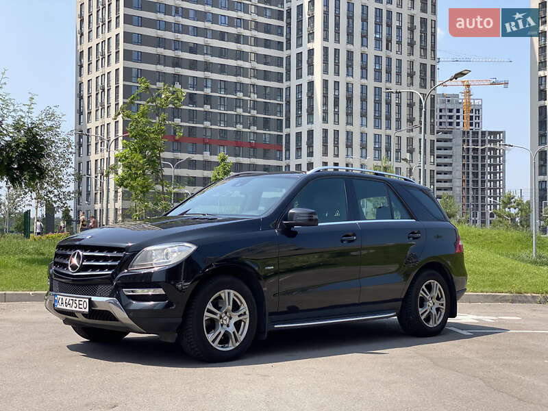 Внедорожник / Кроссовер Mercedes-Benz M-Class 2011 в Киеве