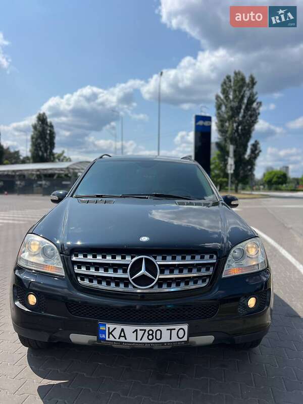 Позашляховик / Кросовер Mercedes-Benz M-Class 2006 в 