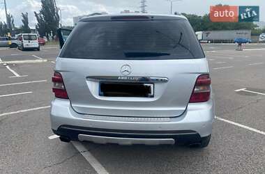 Внедорожник / Кроссовер Mercedes-Benz M-Class 2006 в 