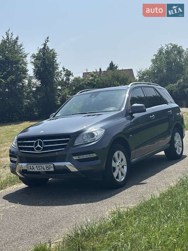 Внедорожник / Кроссовер Mercedes-Benz M-Class 2011 в Киеве