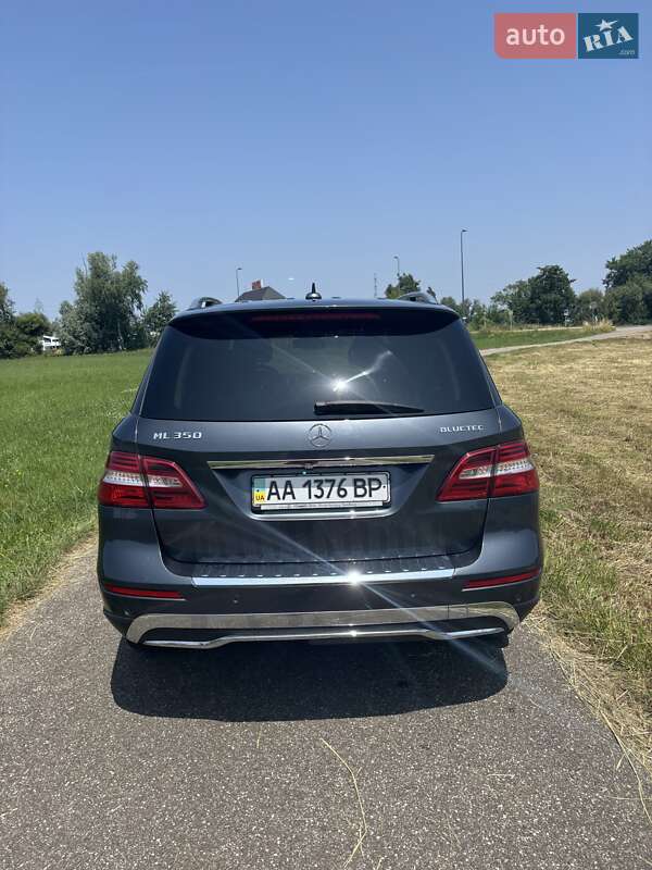 Внедорожник / Кроссовер Mercedes-Benz M-Class 2011 в Киеве